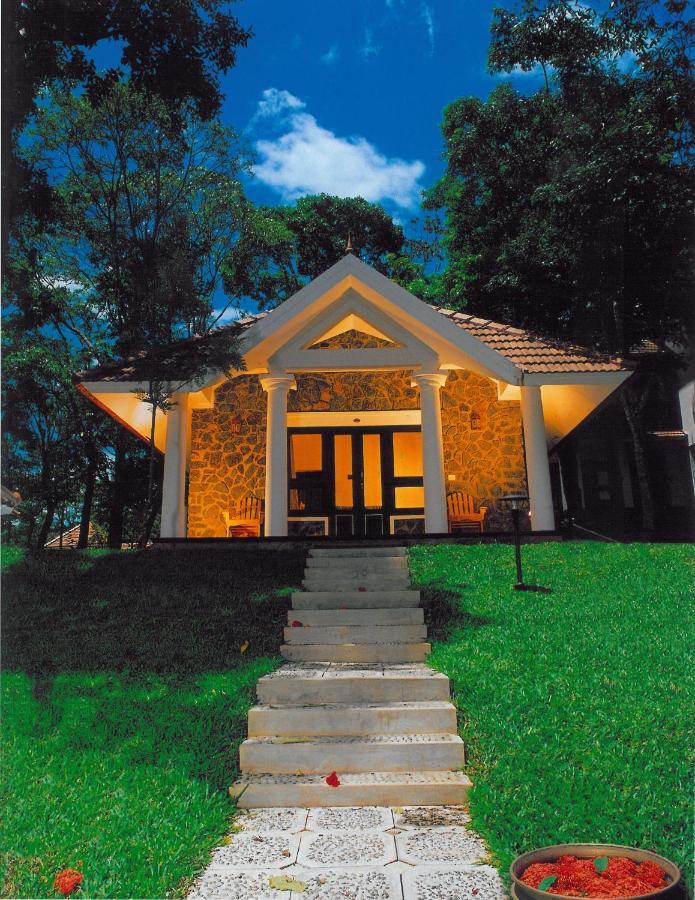 Hotel Treetop Thekkady Buitenkant foto